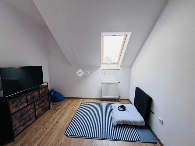 Eladó téglalakás, Pécsett 55 M Ft, 3 szobás
