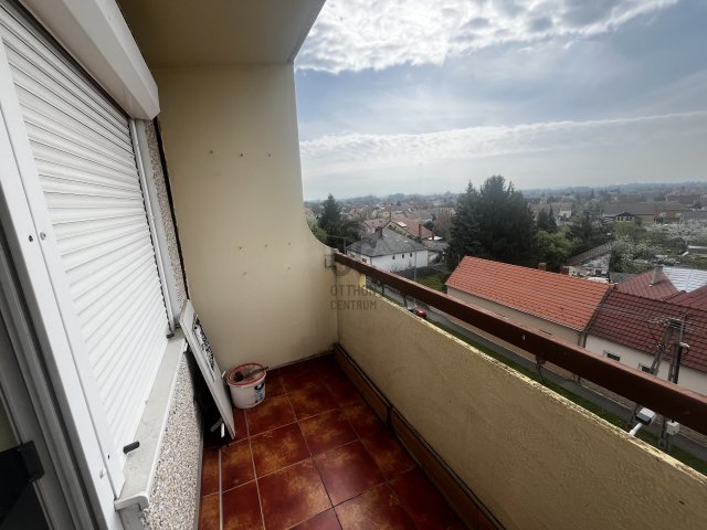 Kiadó panellakás, albérlet, Pápán 100 E Ft / hó, 1 szobás