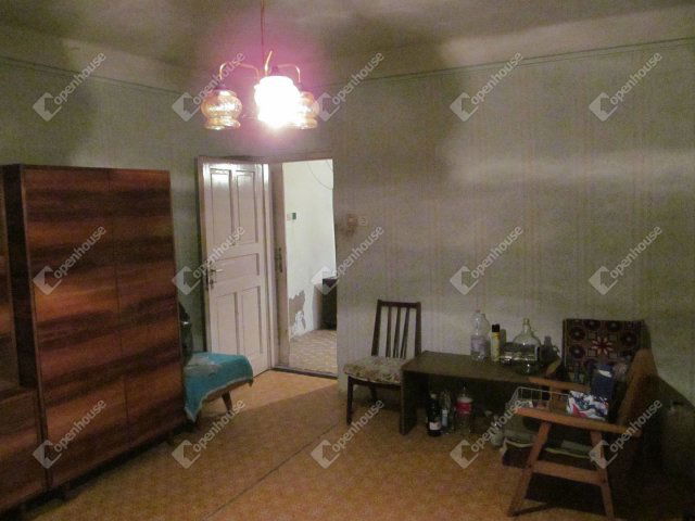 Eladó családi ház, Kadarkúton 16.9 M Ft, 2 szobás