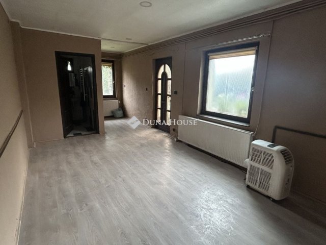 Eladó családi ház, Székesfehérvárott 71.99 M Ft, 6 szobás