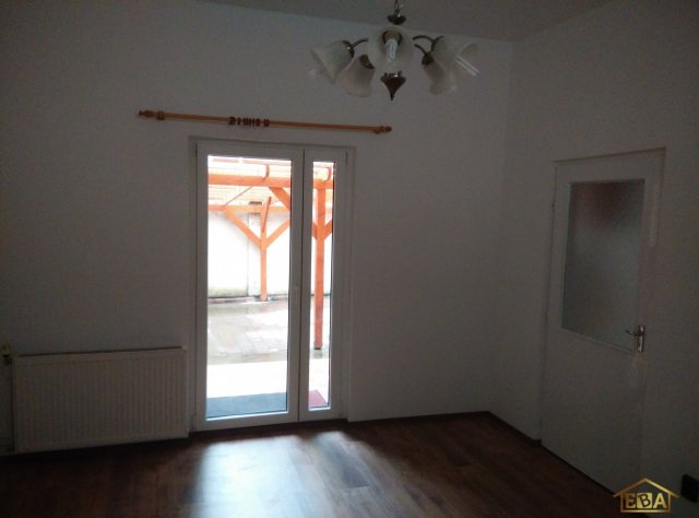 Kiadó családi ház, albérlet, III. kerületben, Királyok útján