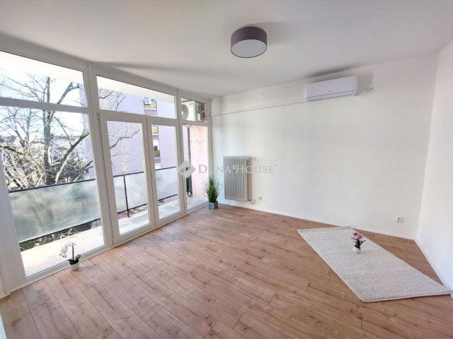 Eladó panellakás, Pécsett, Stadion utcában 55.9 M Ft, 2 szobás