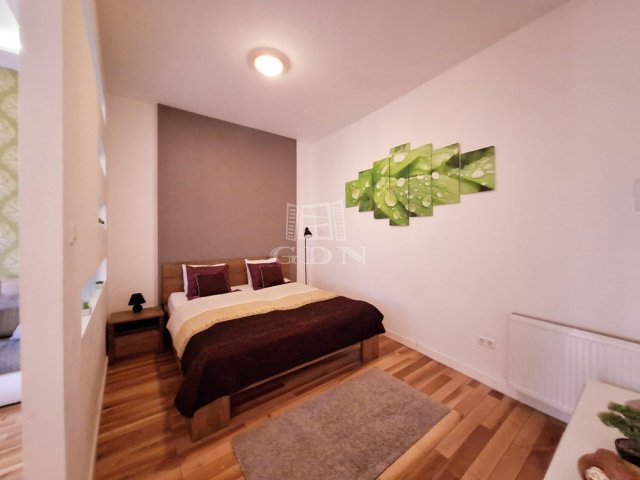 Eladó téglalakás, Budapesten, V. kerületben 134 M Ft, 2+1 szobás