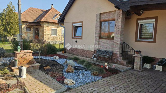 Eladó családi ház, Balatonfőkajáron 99 M Ft, 4 szobás