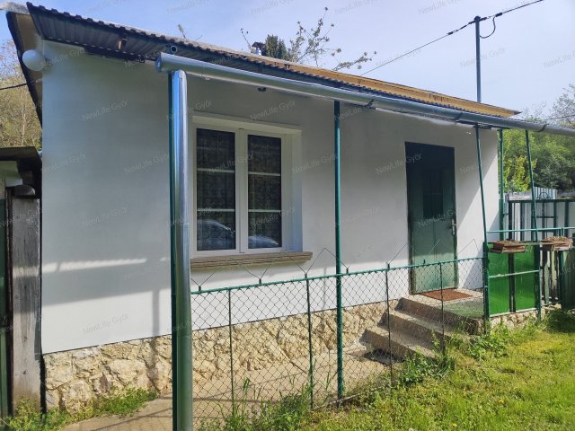 Eladó családi ház, Győrött 18 M Ft, 1 szobás