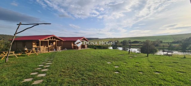 Eladó üzlethelyiség, Teresztenyén 450 M Ft