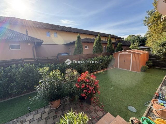 Eladó téglalakás, Székesfehérvárott 104.9 M Ft, 3 szobás