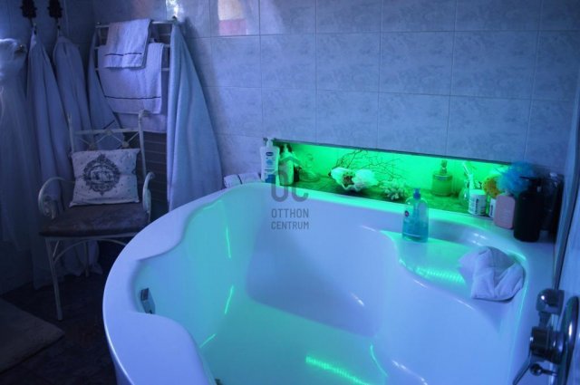 Eladó ikerház, Budapesten, XVIII. kerületben 195 M Ft, 5 szobás