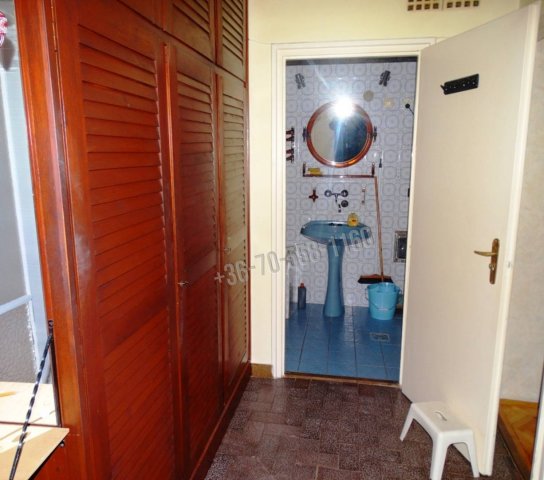 Eladó téglalakás, Vácon 109.9 M Ft, 3+1 szobás