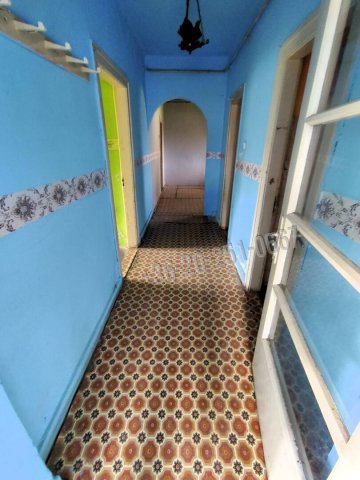Eladó családi ház, Versenden 11.7 M Ft, 2 szobás