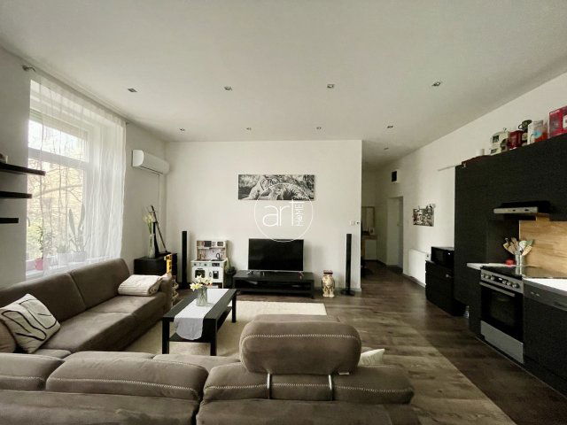 Eladó téglalakás, Szegeden 66 M Ft, 3 szobás