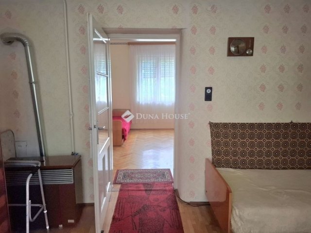 Eladó családi ház, Szegeden 58 M Ft, 2 szobás