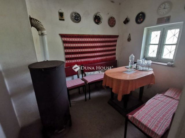 Eladó nyaraló, Lábatlanon 9.2 M Ft, 1 szobás