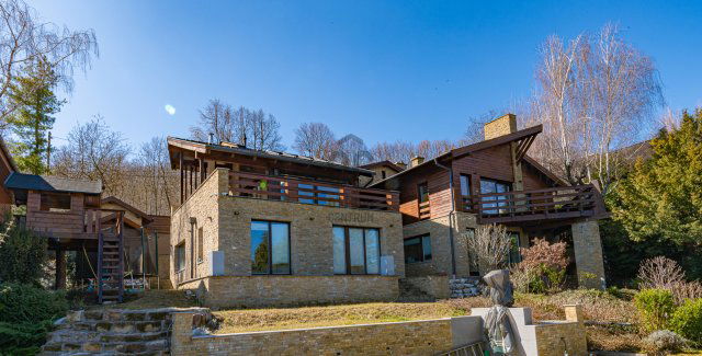 Eladó családi ház, Nagykovácsiban 365 M Ft, 8 szobás