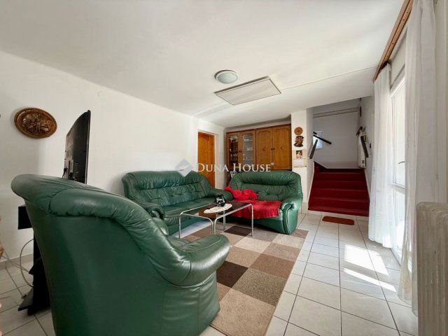 Eladó családi ház, Balatonfüreden 185 M Ft, 10 szobás