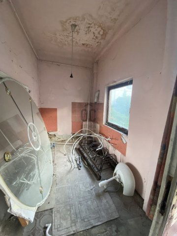 Eladó téglalakás, Cegléden 30.9 M Ft, 6 szobás