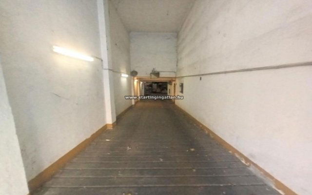 Eladó üzlethelyiség, Budapesten, XI. kerületben, Villányi úton