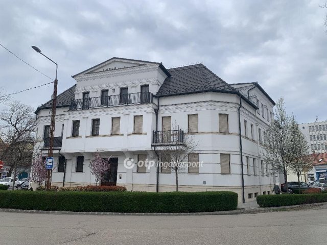 Eladó téglalakás, Kecskeméten 170.17 M Ft, 4+1 szobás