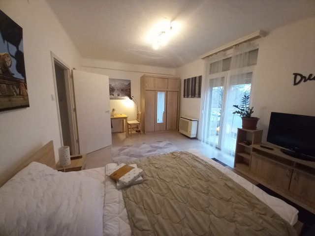 Kiadó téglalakás, albérlet, Pécsett, Bihari János utcában