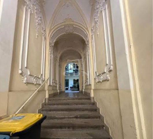 Eladó téglalakás, Budapesten, VI. kerületben 43.5 M Ft, 1 szobás