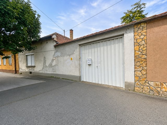 Eladó családi ház, Győrött 41.99 M Ft, 2 szobás