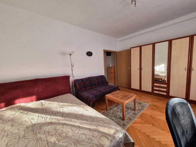 Kiadó téglalakás, albérlet, Pécsett, Sándor utcában, 1 szobás