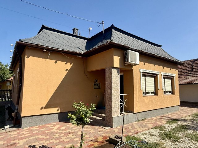 Eladó családi ház, Jászkisérén 16.5 M Ft, 5 szobás