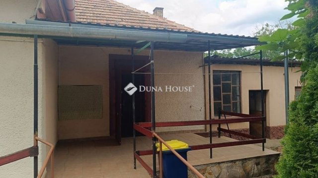 Eladó családi ház, Szentmártonkátán 34 M Ft, 2 szobás