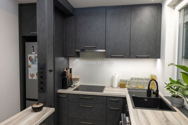 Eladó téglalakás, Debrecenben 75 M Ft, 3 szobás