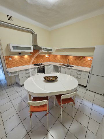 Eladó téglalakás, Pécsett 61 M Ft, 3 szobás