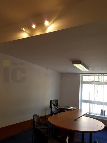 Eladó üzlethelyiség, Szegeden, Földváry utcában 100 M Ft