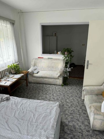 Eladó családi ház, Győrött 135 M Ft, 13 szobás