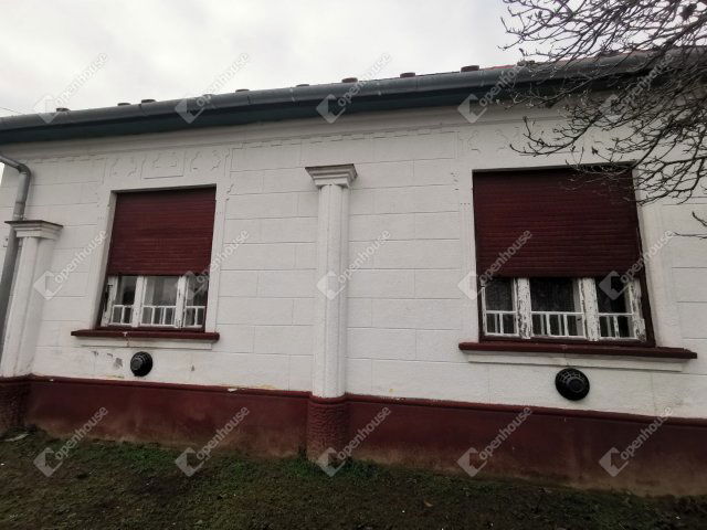 Eladó családi ház, Segesden 20 M Ft, 4 szobás