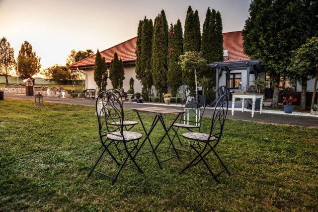 Eladó családi ház, Kisbágyonon 380 M Ft, 8 szobás