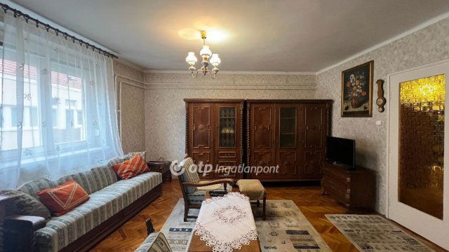 Eladó téglalakás, Egerben 79.9 M Ft, 1+2 szobás