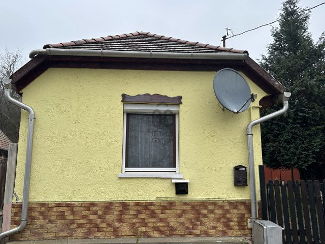 Eladó családi ház, Piliscséven 27.3 M Ft, 1 szobás