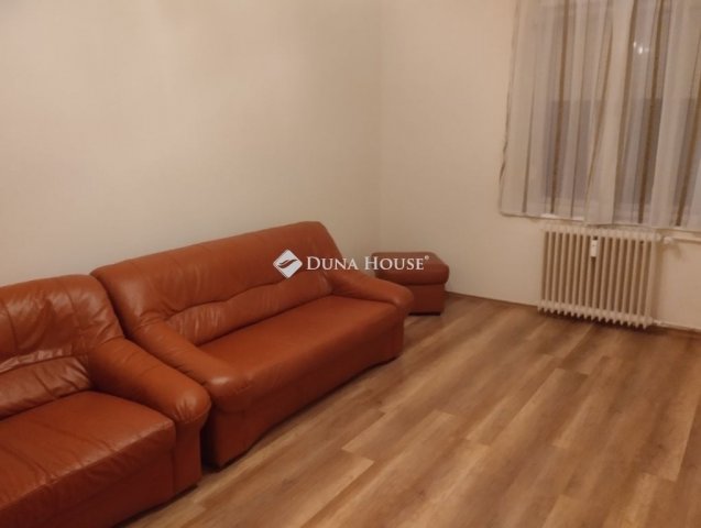 Eladó téglalakás, Pécsett 49.8 M Ft, 2 szobás