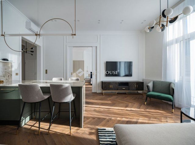 Eladó téglalakás, Budapesten, VI. kerületben 210 M Ft, 3 szobás