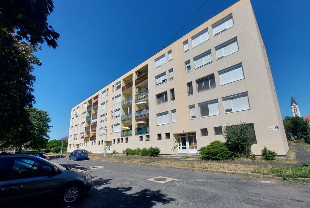 Kiadó téglalakás, albérlet, Keszthelyen, Vásár téren