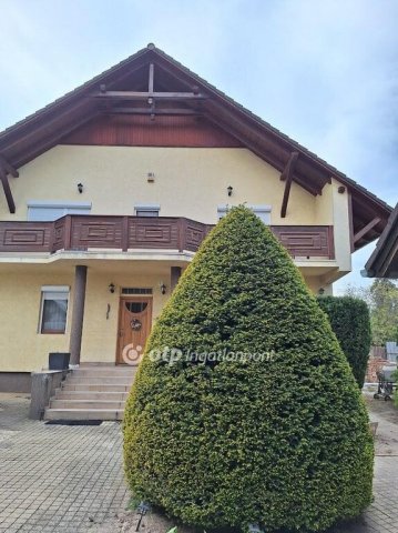 Eladó családi ház, Székesfehérvárott 189 M Ft, 9 szobás