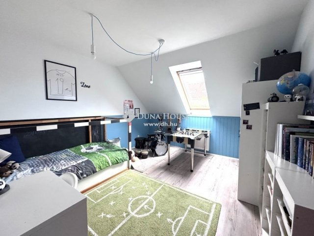 Eladó téglalakás, Pécsett 81.5 M Ft, 4 szobás