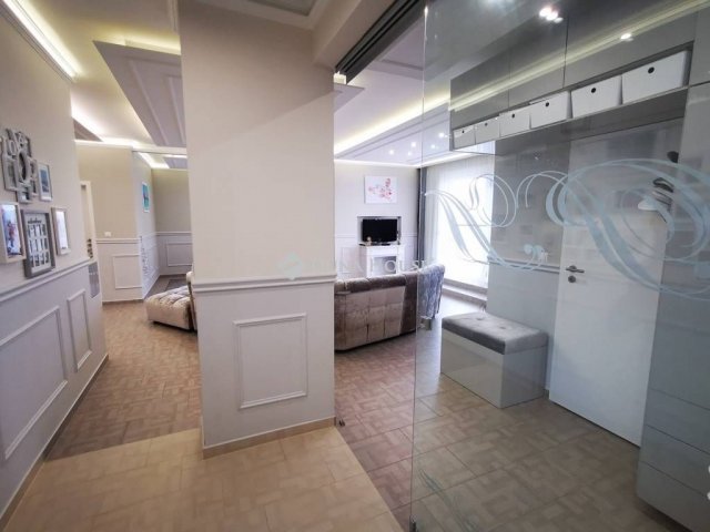 Eladó téglalakás, Veszprémben 170 M Ft, 4 szobás