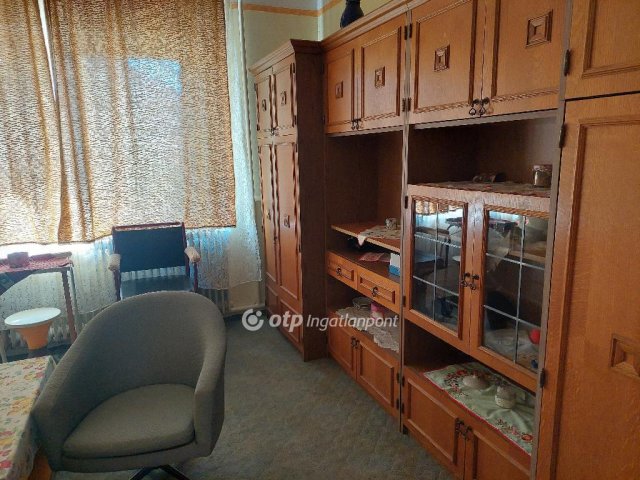 Eladó téglalakás, Zircen 35 M Ft, 2 szobás