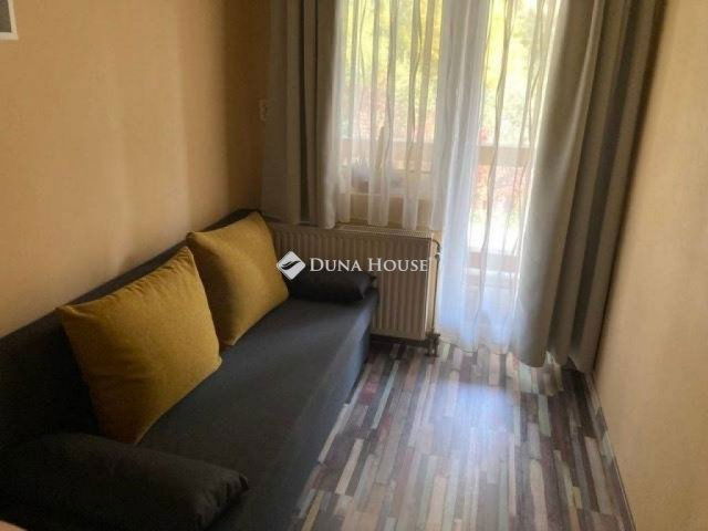 Eladó családi ház, Pécsett 104.9 M Ft, 4 szobás