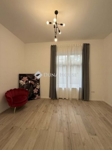 Eladó téglalakás, Pécsett 82.9 M Ft, 3 szobás