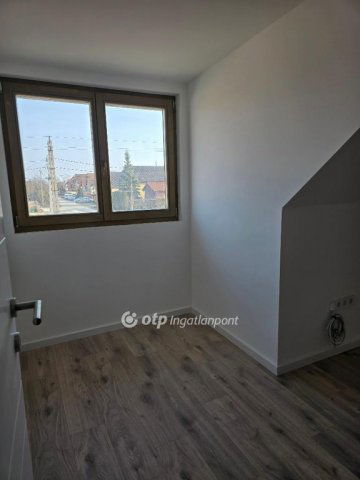 Eladó téglalakás, Turán 49.9 M Ft, 1+2 szobás