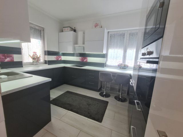 Eladó családi ház, Debrecenben 109.9 M Ft, 5 szobás
