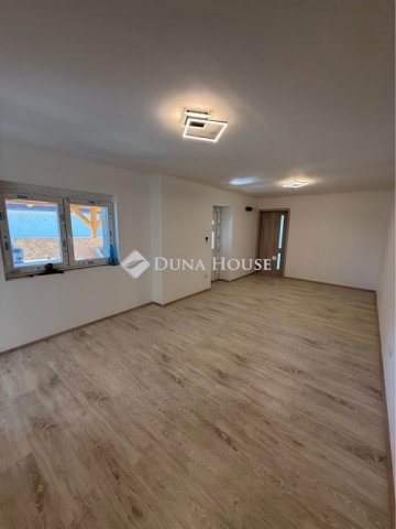 Eladó családi ház, Ádándon 37.9 M Ft, 2 szobás