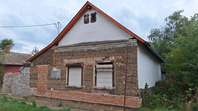 Eladó családi ház, Orosházán 6.5 M Ft, 2 szobás