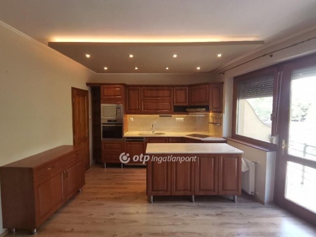 Kiadó téglalakás, albérlet, Békéscsabán 180 E Ft / hó